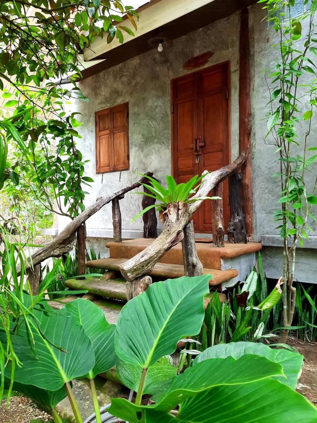 Tuaprodhome * Khao Lak